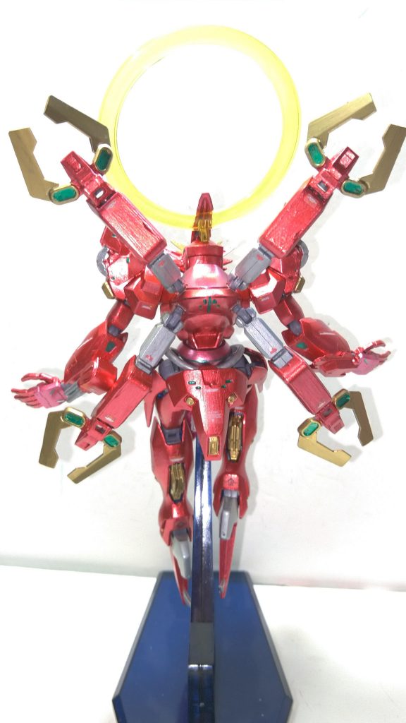 バックショット4本のアームドアームにはサイコミュ的な何かが組み込まれ、サイコ・フィールドを形成可能とか・・・