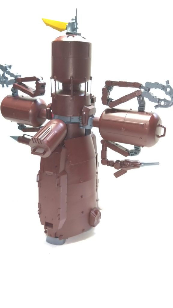 後ろから背中にはオリジン版ガンタンクの余剰タンクで、バックパックを追加しています。