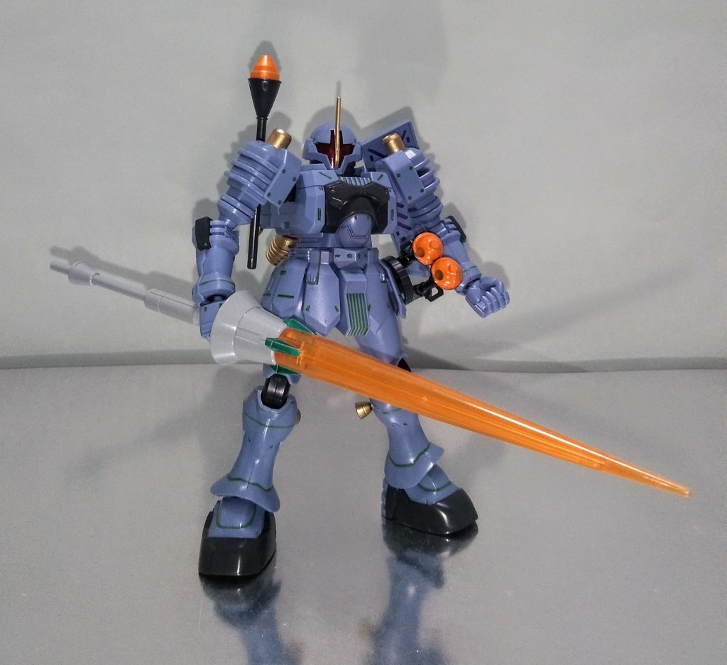 腰のシュッルムファウストの肉抜き穴は心の清い人には見えません（笑）