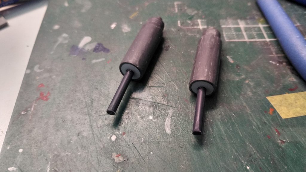 マフラーパーツは余っていたプロペラントタンクとランナーで作りました。