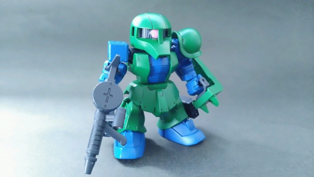 正面から。ザクマシンガン持たせてみました。