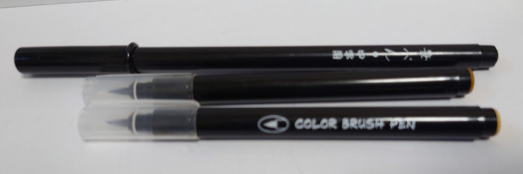 ウェザリングには100均で売られている黒の筆ペン、茶色のカラー筆ペン。写真には写ってないですがペイントマーカーの銀と綿棒で軽くチッピングもしています。