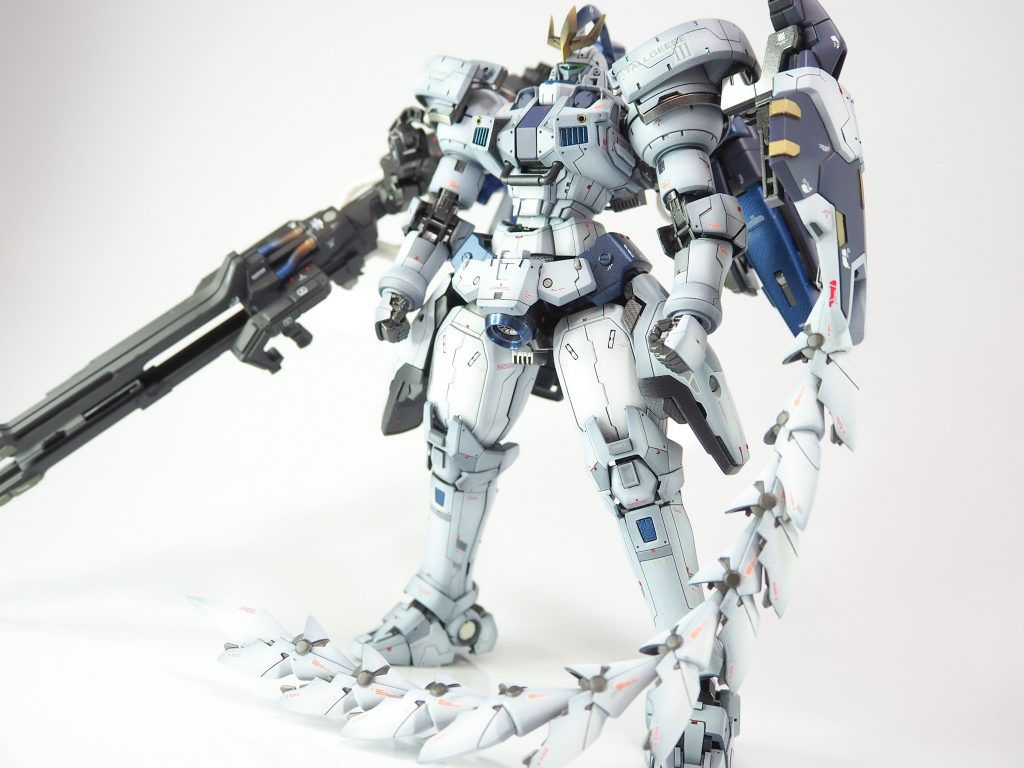 胴体を5ミリ延長し、腹部にディテール追加