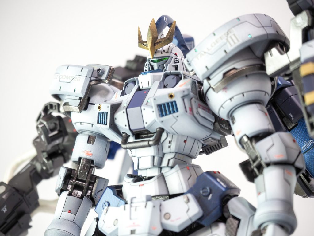 機動力を強化したため、給排気系も強化し、ダクト横に吸気口を新設