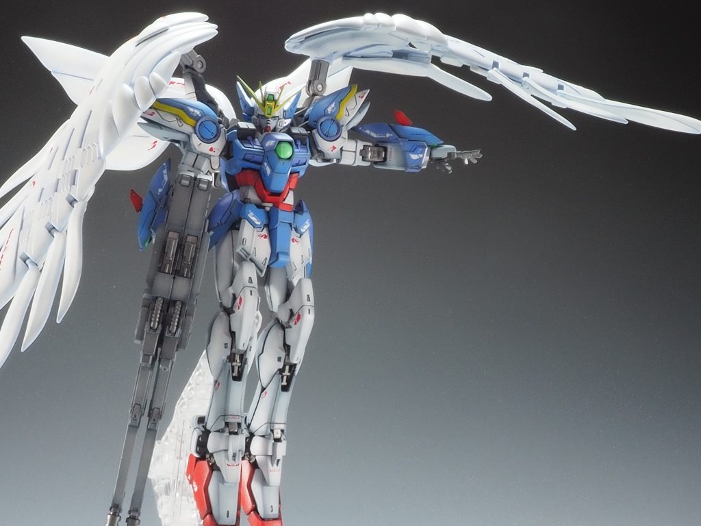 ウイング部にパール塗装を施してみました。光の当たり具合でキラキラ光ります✨