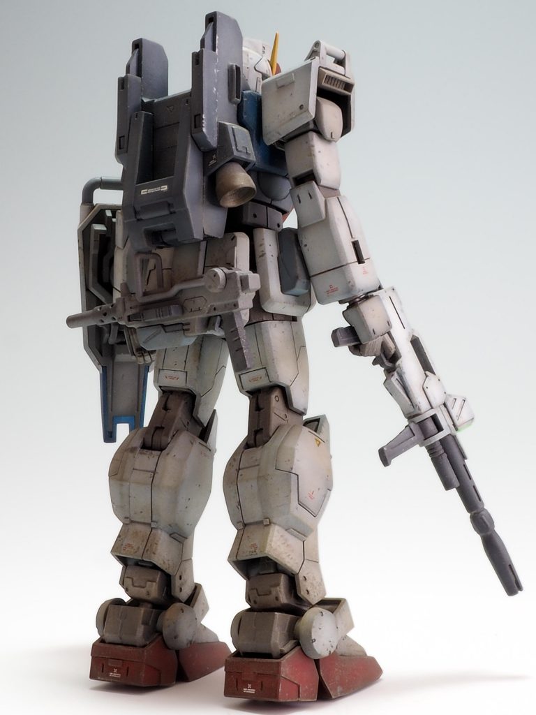 肩アーマーにダクト付けてみました。可動範囲確保のため少し削って取り付けています。バーニアは焼け色塗装したのですがウェザリングしたら焼けを超えて錆たようになっています💦
