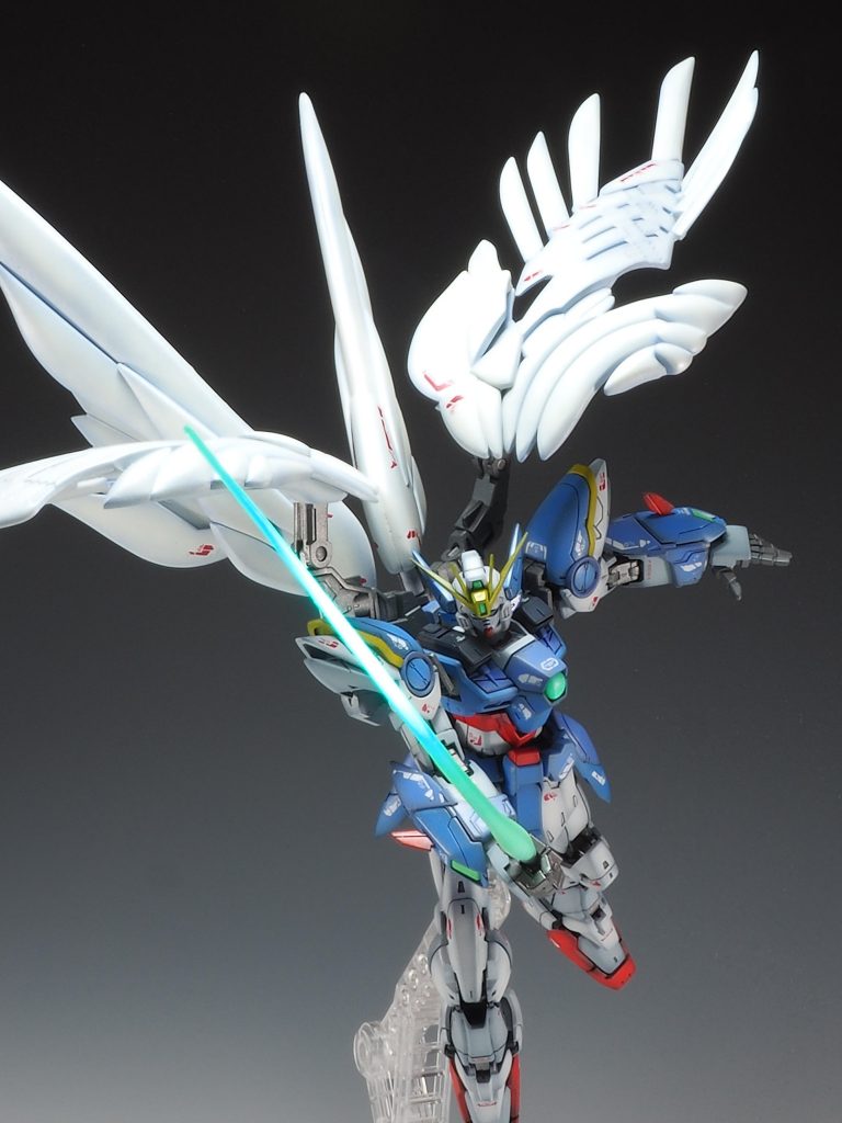 サーベルを1本熱して少し曲げてみました。斬り掛かっているように見えますか?