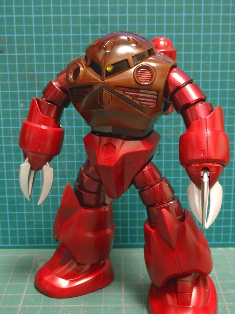 塗装は充電式エアブラシです。既に全塗装している上から、下記の塗装をかぶせました。銀:EXシルバー(g)赤(手、足):クリアーレッド(g)赤(腕、脚、インテーク):クリアーレッド(g)+クリアーパープル(g)茶:クリアーブラウン(Mr)