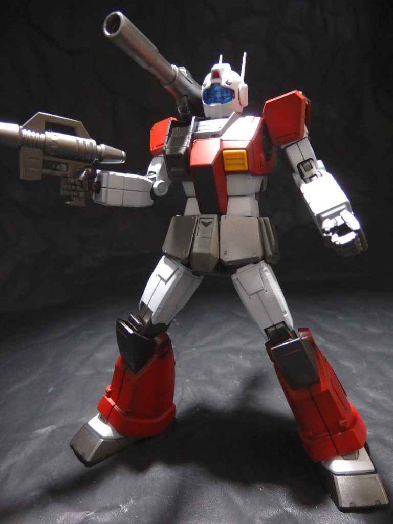 塗装は充電式エアブラシです。下地塗装:ベースグレー(余った塗料を色々混ぜたヤツ)白:MSホワイト(Mr)赤:モンザレッド(Mr)黄:キャラクターイエロー(Mr)黒:スターブライトアイアン(g)銀:ガンダムマーカーシャインシルバー:クリアパーツ部分紫:スターブライトアイアン(g)→クリアパープル(g):ノズル部分胴体の黒部分、コクピットハッチは付属シールを貼りました。組みたての際に、塗り忘れていたのを発見したのは内緒です。トップコート:EX-フラットクリアー(g)