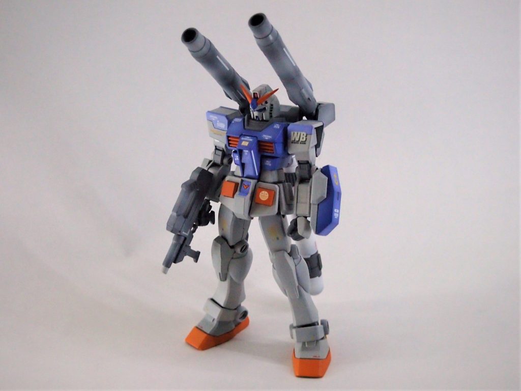 足の合わせ目消し両肩のスジボリと肩の位置を少し下げる改造をしました。