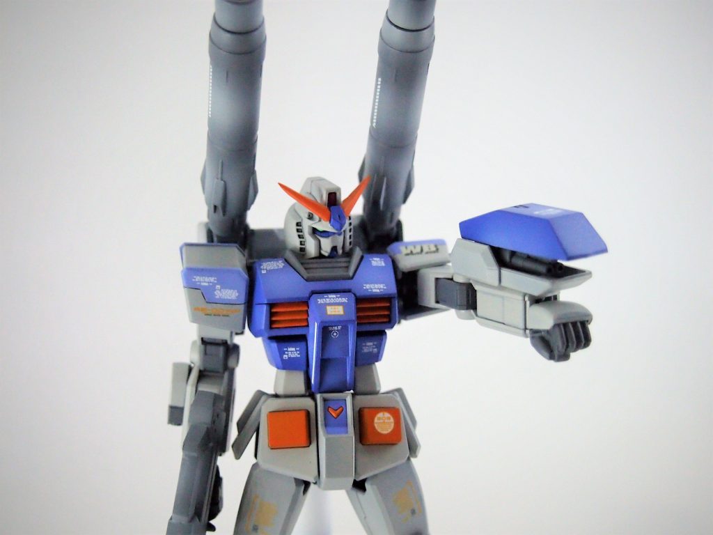 マスクのへの字を削って消して顎の部分にプラ板でマドロックっぽく改造してます。 