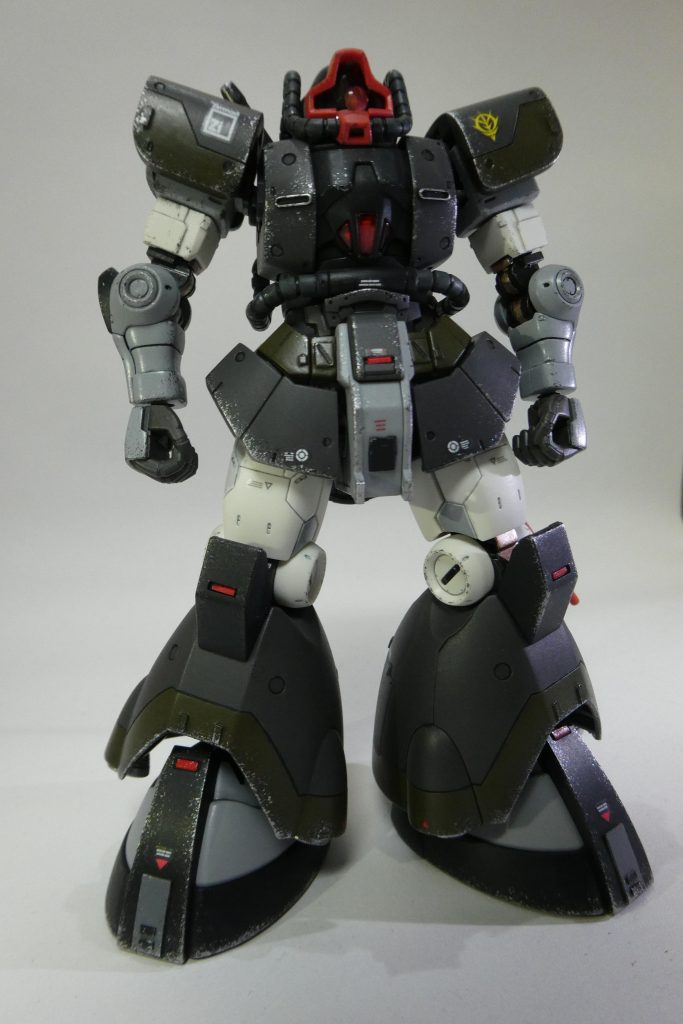 重MSなので戦車みたいなイメージで、オリーブドラブを塗ったのですが、塗った後に「このカラー、ゲルググやん」ってなりました