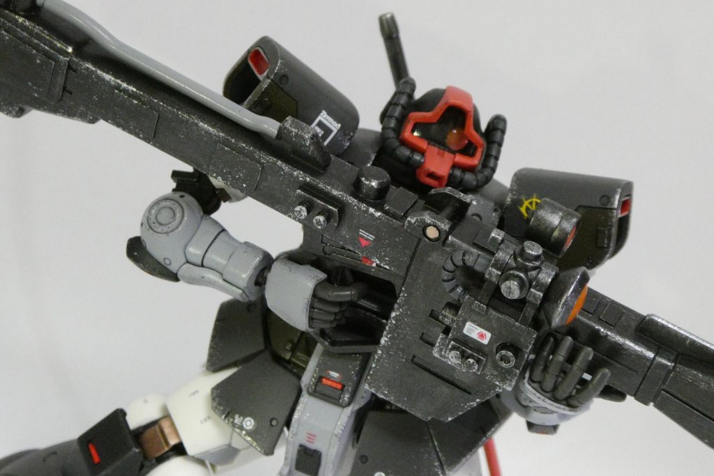 肩部分にはスラスターを追加し、機動力アップ!ビーバス両手に抱えさせるのちょっと苦労しました