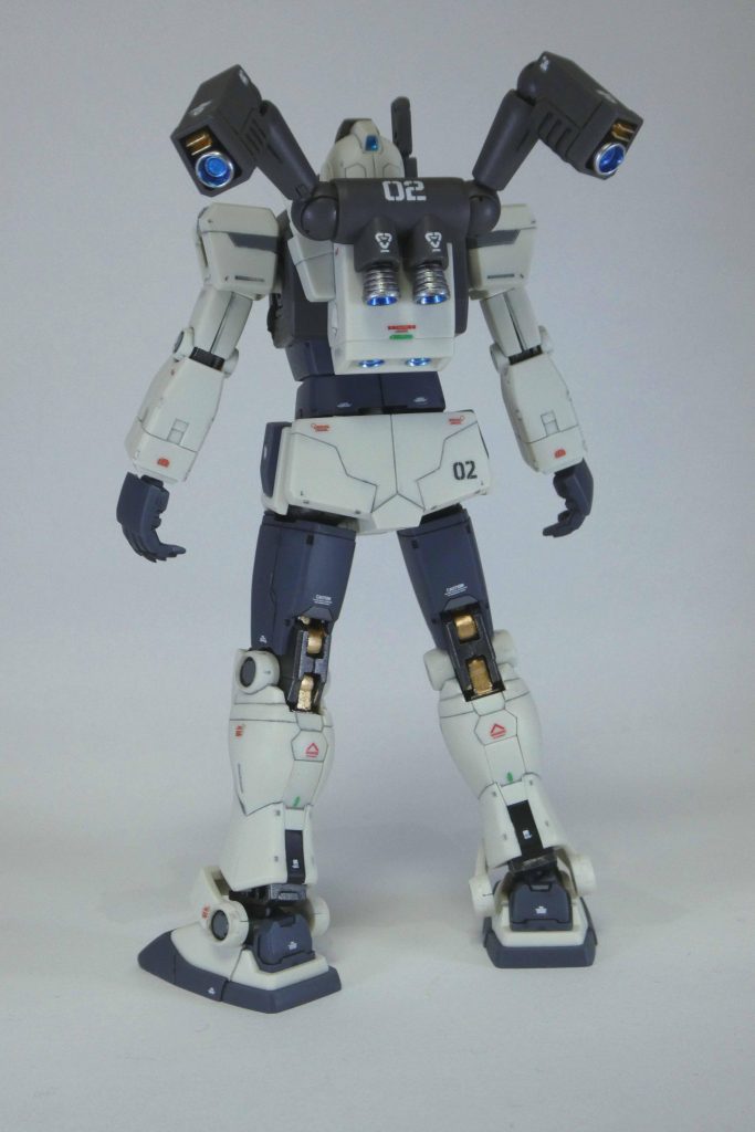 バックショットやっぱりこの個性的なスラスターたまらんですね空挺強襲機体ってのも燃えるポイントですナイトシーカーは、個人的にとても思い入れが強い機体でガンダムオンラインというゲームでナイトシーカーⅡをよく使ってますどうせならガンオン基準で陸ジムのシールドと、ジムストライカーのツインビームスピアも持たせたかったなぁ