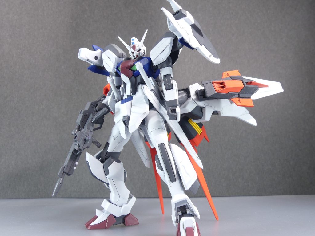 ノーザンＡＬボイジャー：ＡＬネイキッドが、ノーザンストライカーを装備した形態。ノーザンストライカーはエールストライカーを元にビルドされており、機動性・出力の向上をもたらす。武装についてはほぼ変更がないものの、出力が上昇したことでそれぞれのパワーも向上。ストライカーを背負えばネイキッド･･･裸じゃないでしょと言うことで、アルの特性から「旅行者」または「冒険者」･･･ボイジャーと名付けられた。これは他のストライカーを装備した際も変わらない。ＡＬネイキッドに装備。エールと違い腰だめの配置になっています。下半分はエールストライカーですが、一部パーツはプラ板で新造。