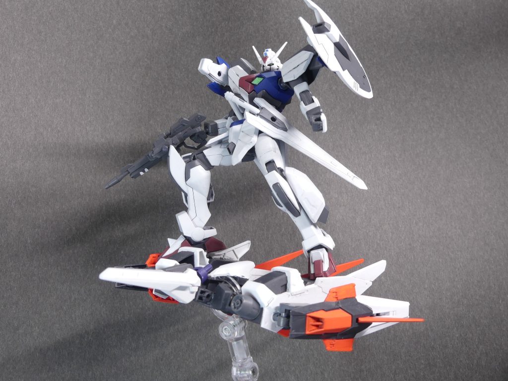 ノーザンストライカー：ＡＬネイキッドのエルドラストライカーシステムに対応するストライカーパックの一つ。「やっぱり最初はエールっしょ」というコウメのＳＥＥＤファン的部分が光る。戦闘機然としたフォルムを持ち、単独飛行が可能。ヒロトのプラネッツシステムも参考になっており、ＳＦＳとしての使用も可能。ベース（左右エンジン部）はメテオホッパー。中央部はフライルーから。そこにボールデンやアームアームズなどを付けます。ＡＬネイキッドとの接続部はエルドラウィンダム付属のボールデンを元の色のまま使用。