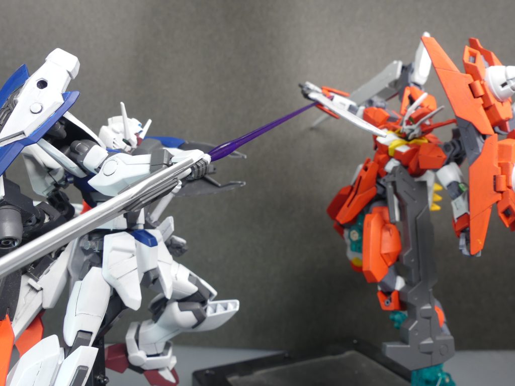 ～バトルだ！！そこのＥＬダイバー！！～ダイバーネーム、マサムネ。ランクや経歴･･･うん、初心者ダイバーにしか見えない。アルは、これを受けちゃった。すぐさま、１対１のバトル。マサムネの0.0（ダブルゼロ）は、素早い。でも、アルのＡＬネイキッドはそれを上回ることができる。あるのだ。ストライカーが。今のアルは･･･「ボイジャー」。ＧＢＮの探検者だ。・・・もしかしたら、「旅行者」なのかもしれないけど。（ヒロトさんの受け売り）ＡＬネイキッド！デスティネーション・トゥ・ノース！！～結局、バトルはパーツを求めてやってきた「メメント・モリ」の乱入で中断になっちゃうんだけど、それはまた別の話～