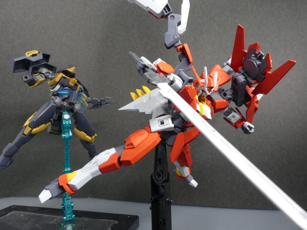 ～ＧＢＮ・とあるベース～･･･っ、ああー･･･ひどい目に、遭った･･･。「メメント・モリ」の相手が射撃戦（しかも当ててくる！）中心だったからなんとかなったようなもので･･･懐に飛び込んでずばっとやったって事。あのＥＬダイバー。バトルしてたのに、お互い大きなダメージもなくって･･･気がついたら、笑い合ってた。鳥みたいなガンプラと一緒に旅していて、そのガンプラのパイロットがガンプラを作ってくれたんだ･･･って、そりゃややこしい設定付きで。･･･ＥＬダイバーは、早速フレンド登録を申し出てきた。フレンド。･･･いい響き。ソロプレイヤー同士の縁って奴だ。･･･うん。素直に嬉しい。でかすぎる「ネクサス」よりも、ずっと・・・。