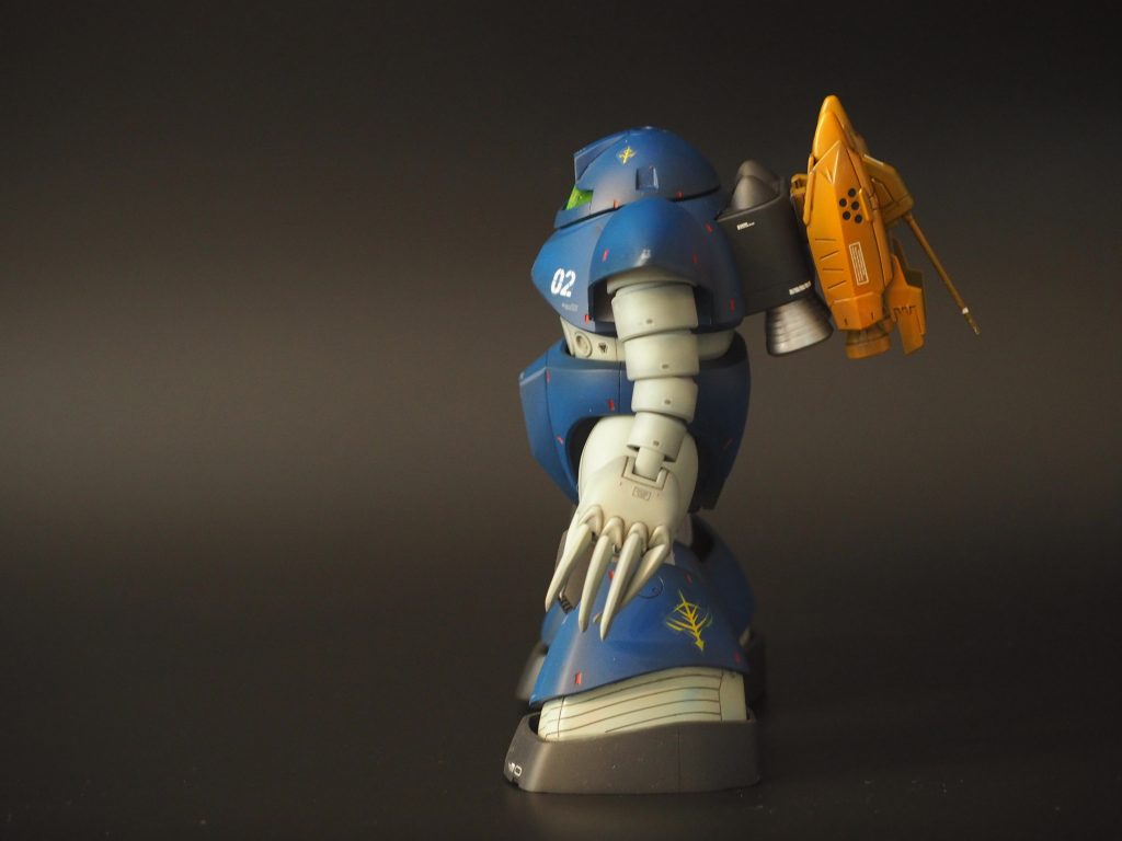 塗装は黒立ち上げのMAX塗り。青はミニ四駆作成で何かの時に作ったものの余り。グレーはライトグレーを瓶のまま。簡単に済ませた割に、結構好きな色味になりました。