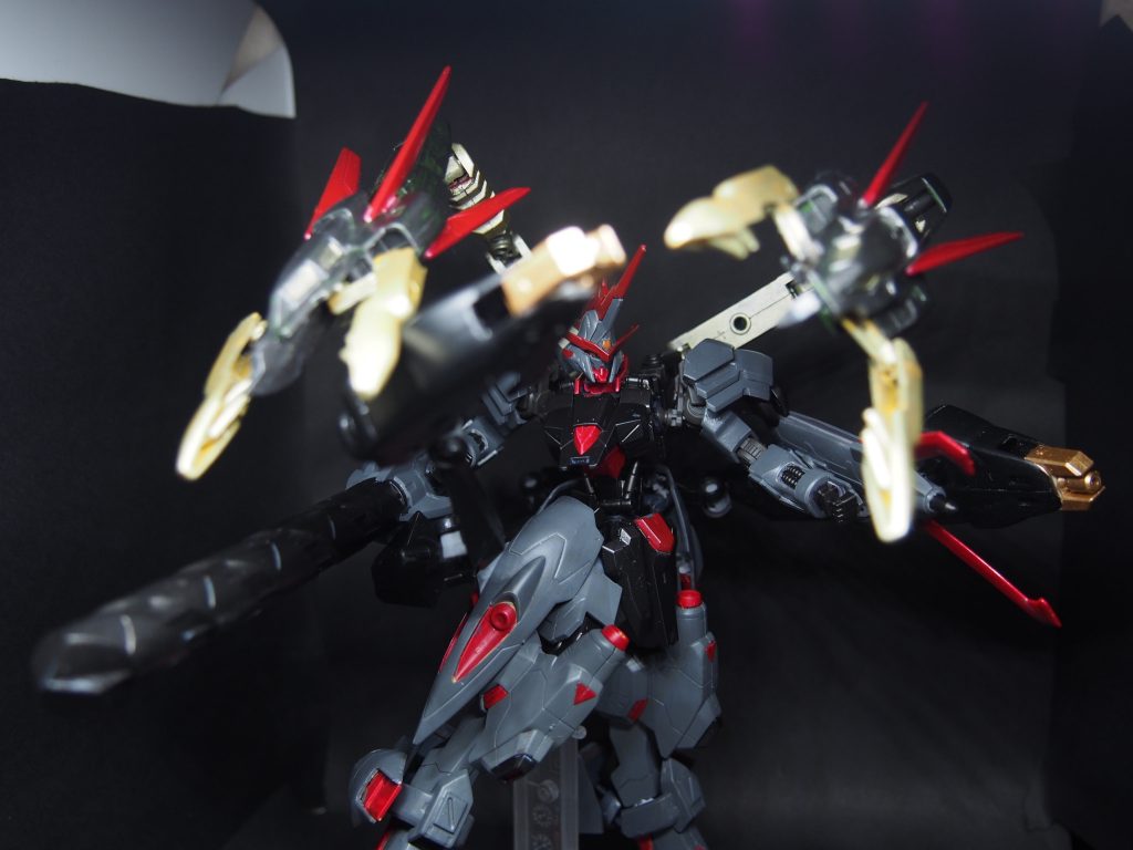 先述したとおり、巨大ドリルで突撃し、敵の懐では巨大クローで戦う