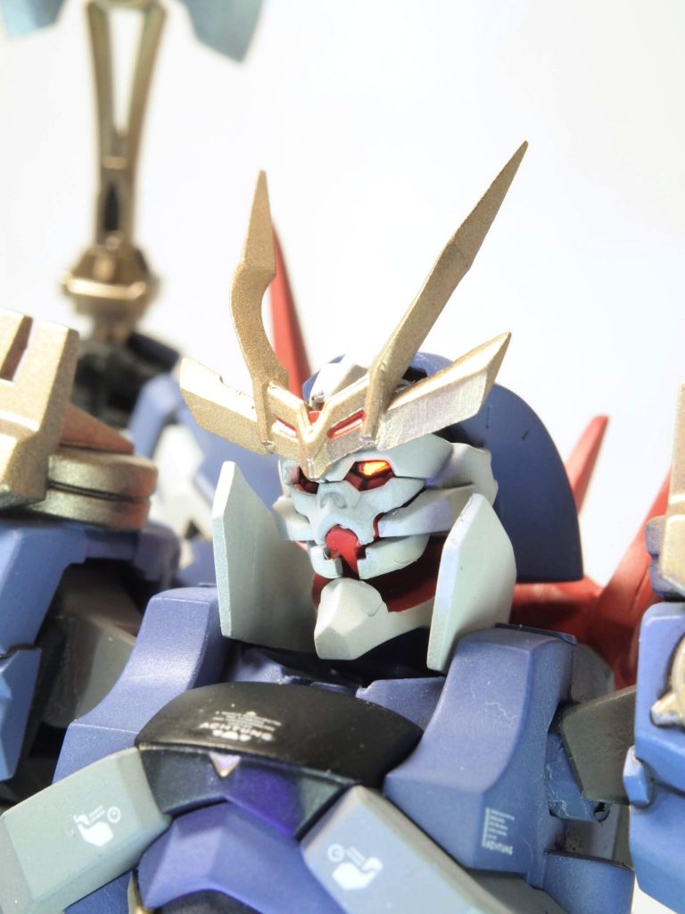 口の開閉ギミックは兜？部分にネオジム磁石を仕込み、ダンタリオン後頭部フレームに細長く切ったステンレスプレートを貼って縦に回転できるようにした、わりと単純なものです。下顎に牙でも付ければもっとそれらしくなったかな？でもなんとなくブキミなんで、ヨシとしますw