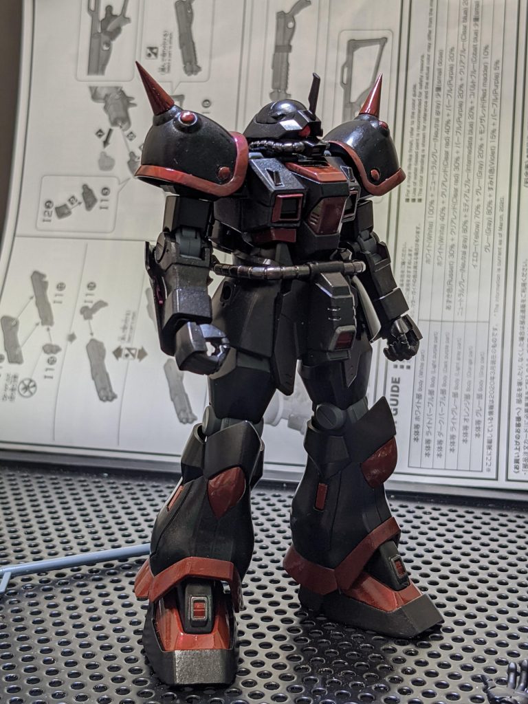 肩のスパイクは、本数を減らしてHアイズで、埋めてあります。本体カラーは、水性ホビーカラーから3色．クリアレッド．つや消しブラック．赤鉄色ヒートランス？はメタリックテープを貼って上から．クリアイエロー．クリアオレンジを、それっぽく塗ってます。最後につや消しトップコートを。初投稿になりますが、これからもユル〜く投稿していきます。     