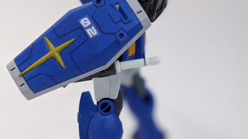 シールド裏にビームサーベル収納