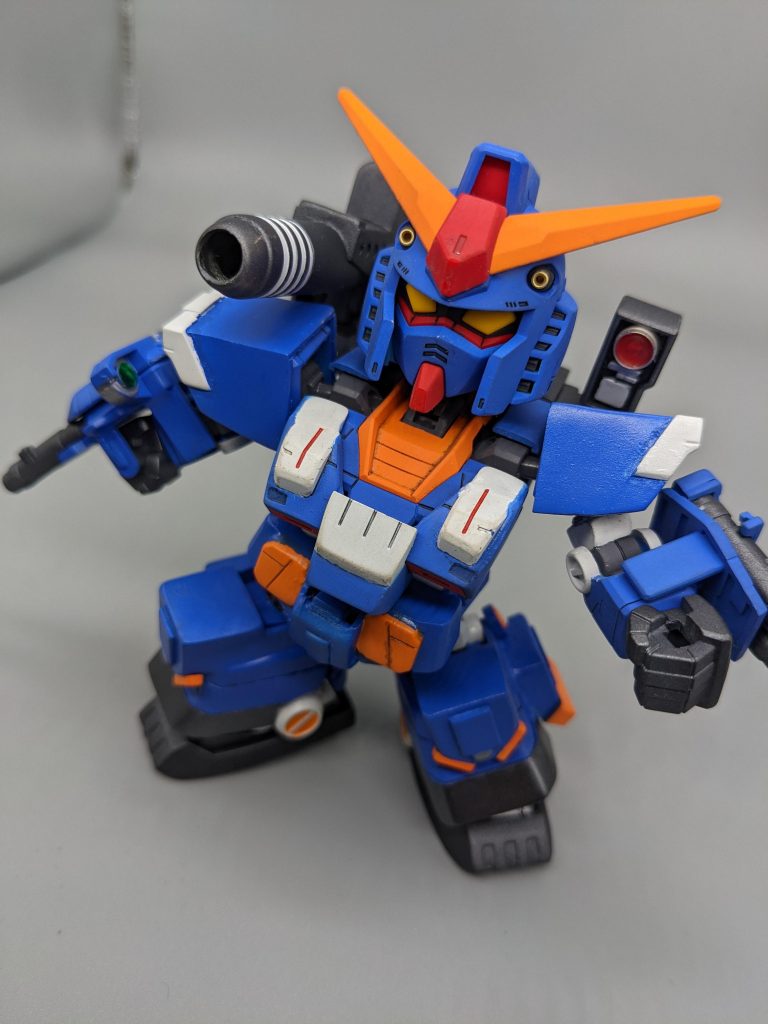 胸アーマー=素体の胸に合いそうだっBB戦士版のガンダム胸パーツに追加アーマーを分割して貼り付け、ネオジム磁石で装着肩アーマー=素体の肩アーマーが隠せる位置までプラ板を延長バックパック=素体のバックパック取り付け穴に合うようプラ棒を取り付け差し込み式に、センサーは別パーツに、砲身は合わせ目消しした後開口腕の2連ビームガン·シールド=素体の取り付け穴に付くよう加工、砲身の肉抜きが目立つのでエポキシパテで埋めたあと先端のみ同径のパイプで違和感ないように足アーマー=既存パーツにプラ板を足し靴状に脚アーマー=既存パーツにプラ板、エポキシパテで形状変更、前や外側側面のダクトはコトブキヤさんのパーツを使用腰アーマー=素体の腰に合うよう幅を若干縮小、裏側エポキシパテで位置決め、上部に0.3㍉プラ板を貼り付け差し込み式に