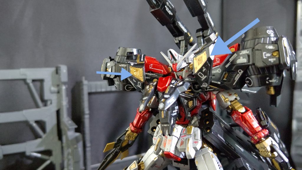 プラネイトディフェンサーアーマー防御フィールドを発生させるプラネイトディフェンサーをアーマーアレンジしたものです!ダブルリベイクライフルとヴィダールの腰部で組み立て、色の配色でそれっぽい感じで作りました