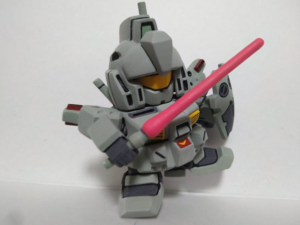 腰のV字マークはシールを使わず塗装で仕上げています。