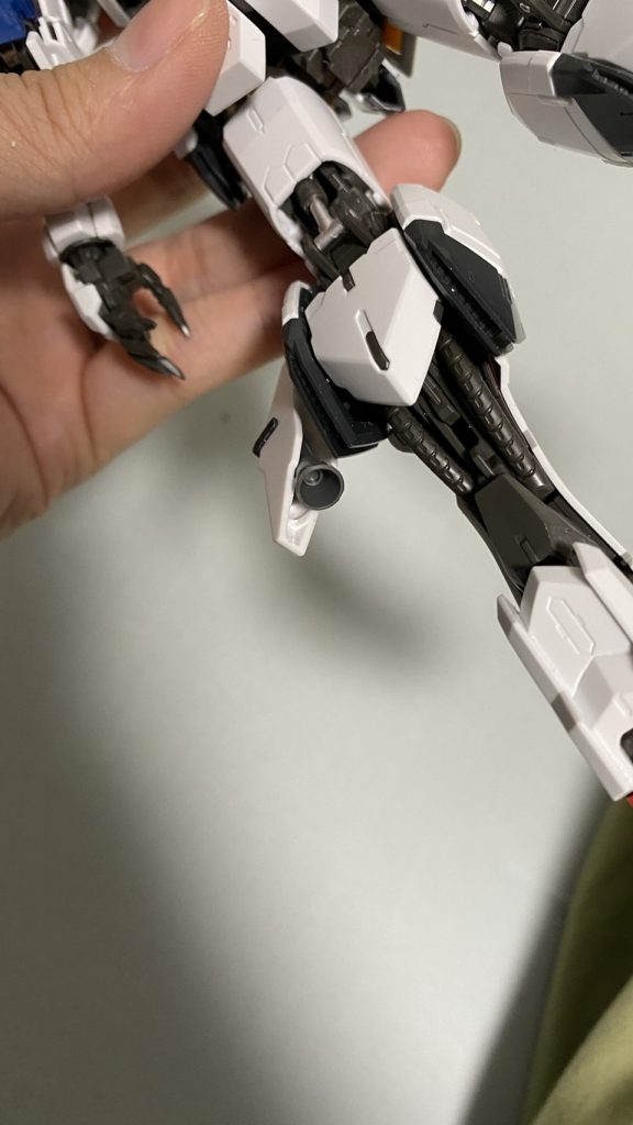 3mmプラ棒やバーニアを接着してそれっぽく