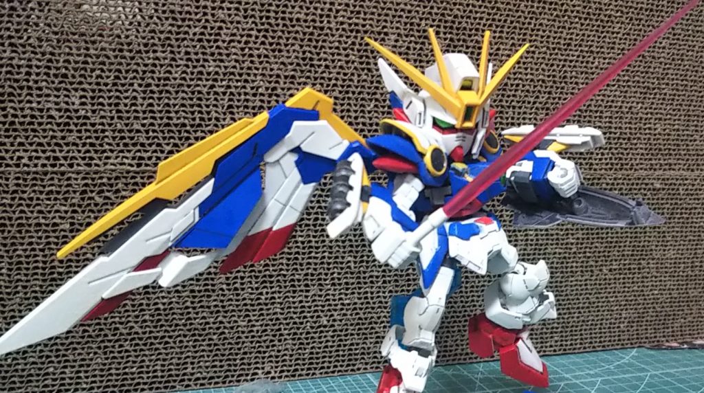 翼はRGから。腕、バックパックはBB戦士ウイングガンダムEWのパーツです。足首は、旧キット1/144ウイングゼロカスタムのパーツを使用しています。