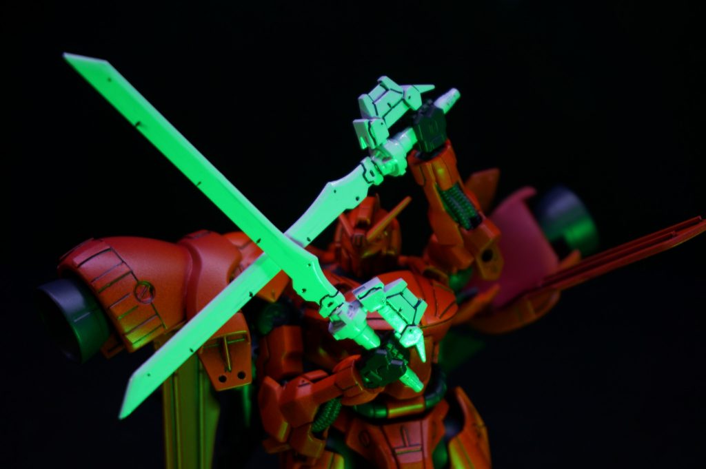 「大丈夫、絶望の鐘は死に逝く恍惚の音　あなた達は震えながらではなく　毒リンゴのように虚ろ腐りなさい。」