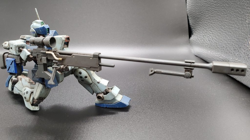 正面がビルで見えなくなっちゃってるのでジムスナ2単体ライフルもウェザリングして、ガンダムマーカーで色を付けています。