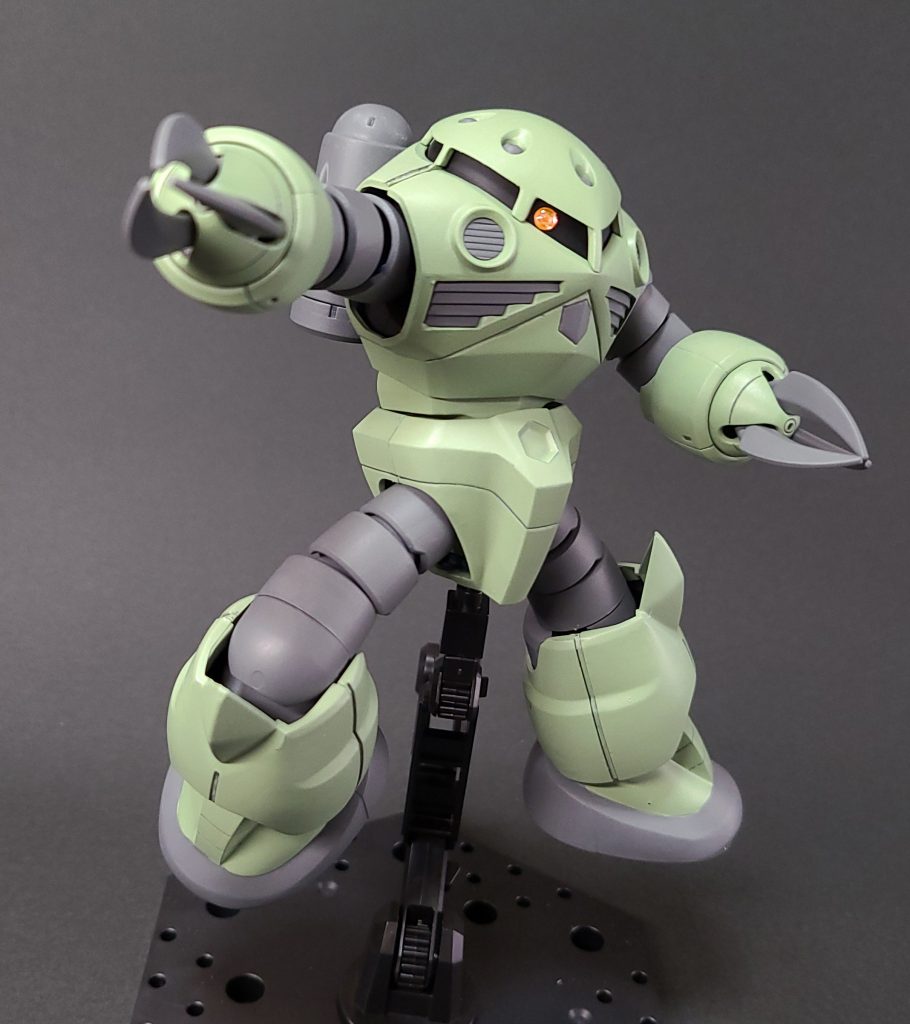 製作小話モノアイは付属のシールではなくHアイズを使用裏側にラピーと両面テープを貼って位置を変更できるようにしました既存モールドを彫り直したことによって塗装後でもスミがきれいに流れてくれました使用した塗料1.H-50 よもぎ色2.H-53 ニュートラルグレーどちらもクレオスの水性ホビーカラーです筆塗りした後につや消しトップコートを吹いています最後にこのキットは出来がよくてお求めやすい価格となっておりおすすめですシャア専用ズゴックとジムを買ってあのシーンの再現を夢見た人も多いはず僕もいつかはそういったジオラマを作りたいと思ってガンプラ作りをたのしんでいますそれではここまで見ていただいてありがとうございます寒暖の差が激しい日もありますのでお体にお気をつけてお過ごしください🎵