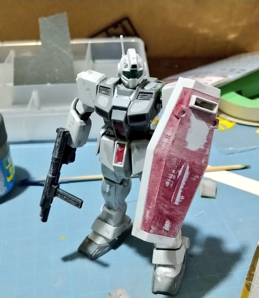 表面処理したところ。ここで終わったのですが、実はまだ全然やすれてないところがあり、塗装後の表面がグロ画像みたいになりました……（やり直しは……塗装後に気付いたのでやってません）