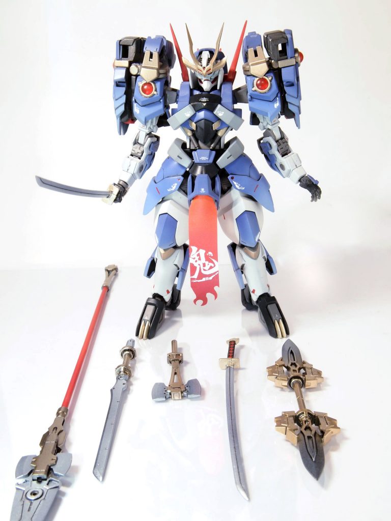 ギミックのために用意した武器たち。今回も30MMパーツが大活躍！集めて損はないですなw今回は使用したカラーが多岐にわたるので、塗料の解説はナシで。いつものように水性オンリー（アクリジョン・ファレホ・シタデル）で、一部エナメル塗料による塗り分けです。