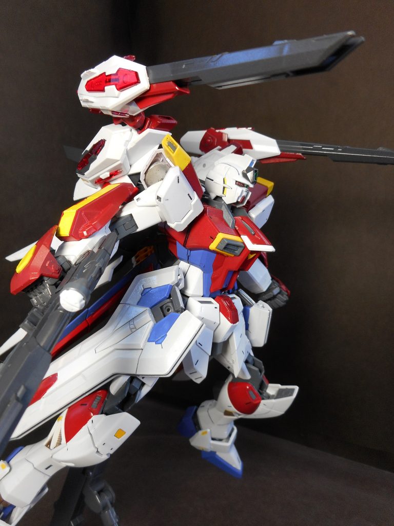 宇宙戦ようの強化バックパック装備型フェニックスインパルスの基本接近戦を補うために射撃武装がメイン