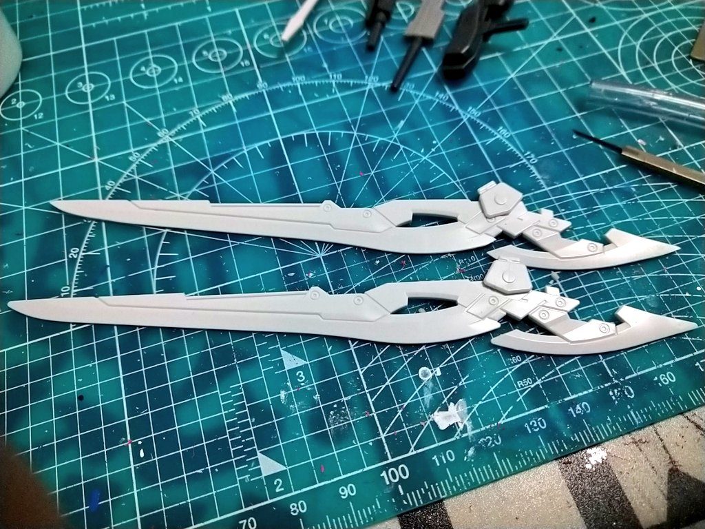 フェザーブレイドはシャープ化を施しています下   シャープ化前、上  シャープ化後