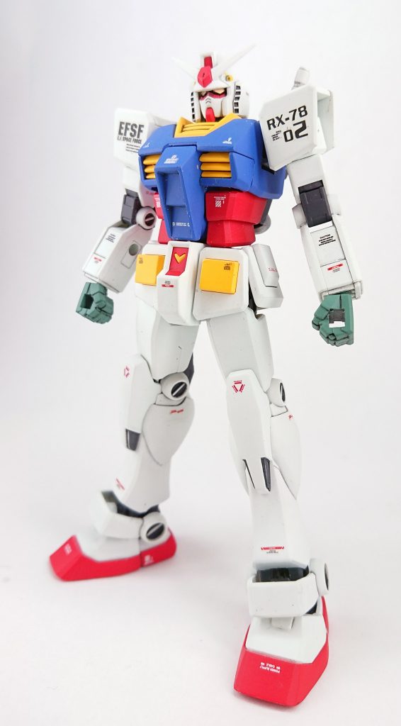 全体的にスジの堀直し、合わせ目消ししています。いつもデカールが上半身に集中するクセがあるので、あっさりと全体に配置。