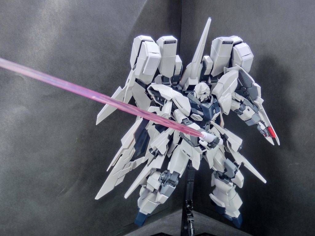 ハイパービームサーベル装備