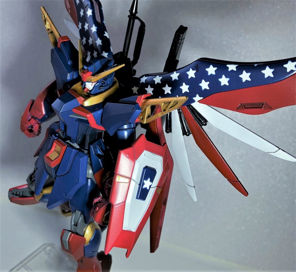 盾も作ってみました。星々は雑貨店で見つけたシールを使用し、マスキングで表現。「星のデカール」を探したのですが、見つかりませんでした。てっきり定番の製品だと思い込んでいたので意外。