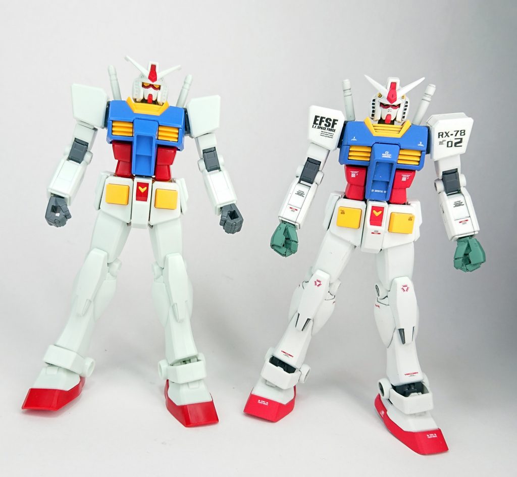 左がパチ組。実物はそんなに違和感ないが、写真見たらちょっと大きいようなw手首少し削っても良かった。