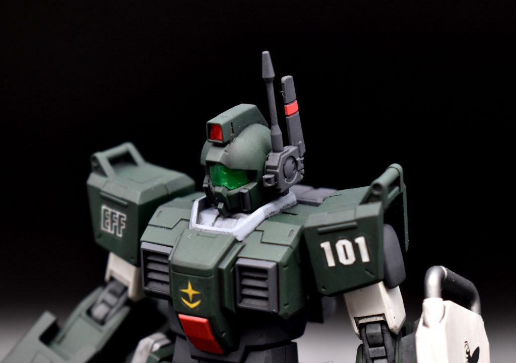 ジム頭は陸戦型ガンダムパラシュートパック付属の物に変更。ナイトシーカーのアンテナをくっつけました。隊長機感。