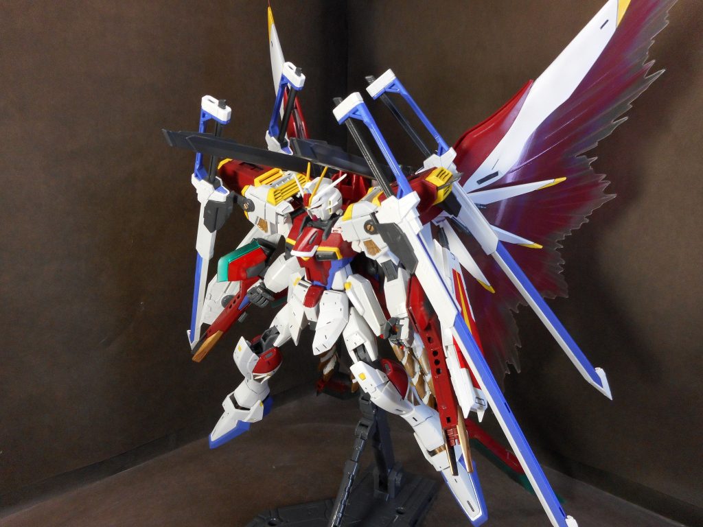 フェニックス　シルエットのライフルは設定道理両肩部、腰部両方に展開可能で外して手に装備も可能