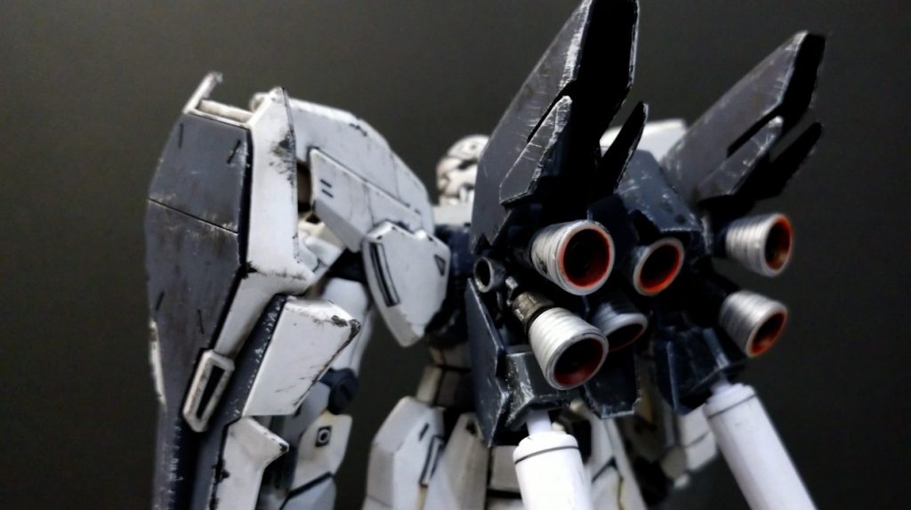 成型色×ウェザリングをコンセプトに、ライフルにエアブラシを使用した以外は部分塗装のみで仕上げました。