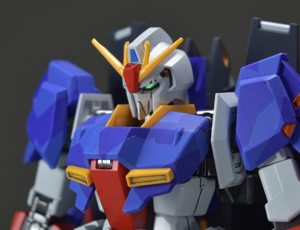 顔まわり。塗膜の段差が……この辺もう少し上手くなりたいです。ボディと肩まわり、バインダーは、グロスだと質感気に入らなかったので、マット吹いています。