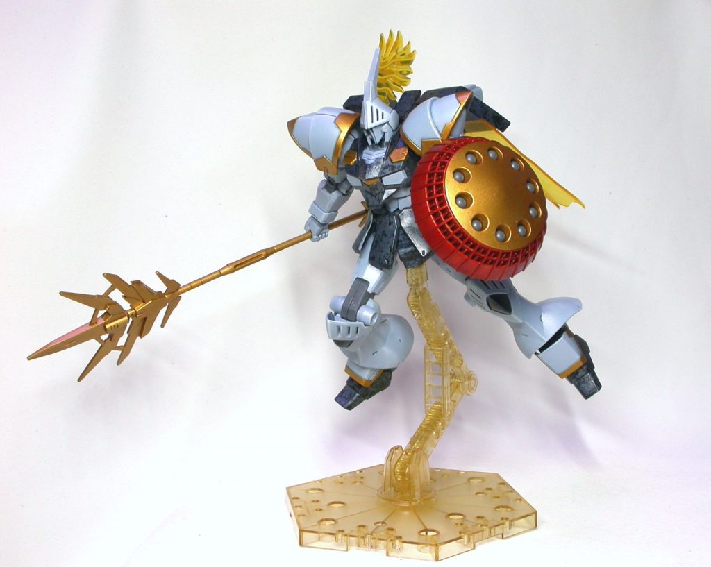 パッケージみたいなポーズ。背中のバインダーが意外と動かないので魅せづらい。差し替えのジオン紋章っぽい槍が嬉しい。