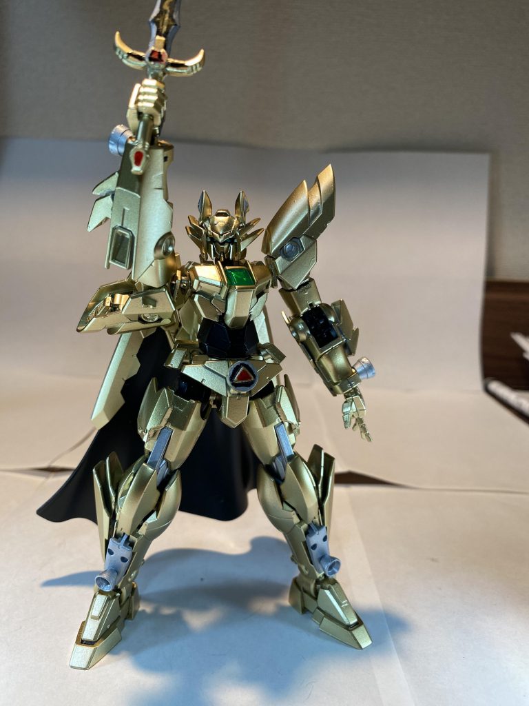 「我が名はガロ、黄金騎士だ!!」