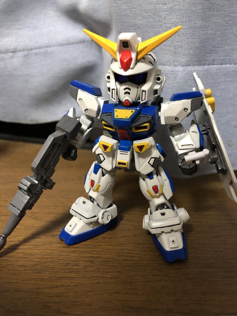 塗装は、ブルーとホワイトのスプレー缶で塗装して、細かい箇所は筆で塗りました。塗装は苦手でなので、まだまだ下手ですが今回は色々細かく塗る事を経験出来たので、次回に活かしたいと思います。( ̄▽ ̄;)